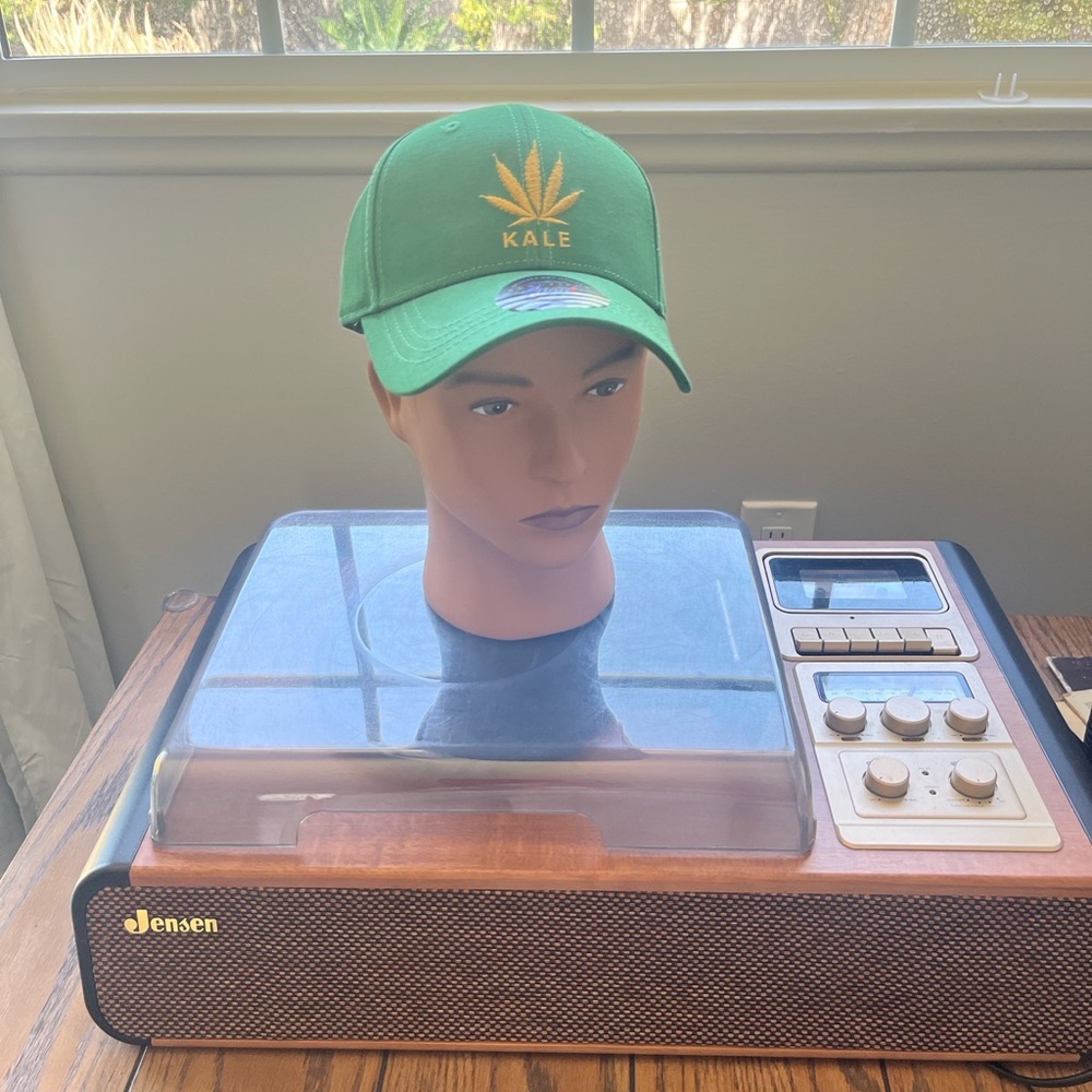 Men’s hat with Green Kale